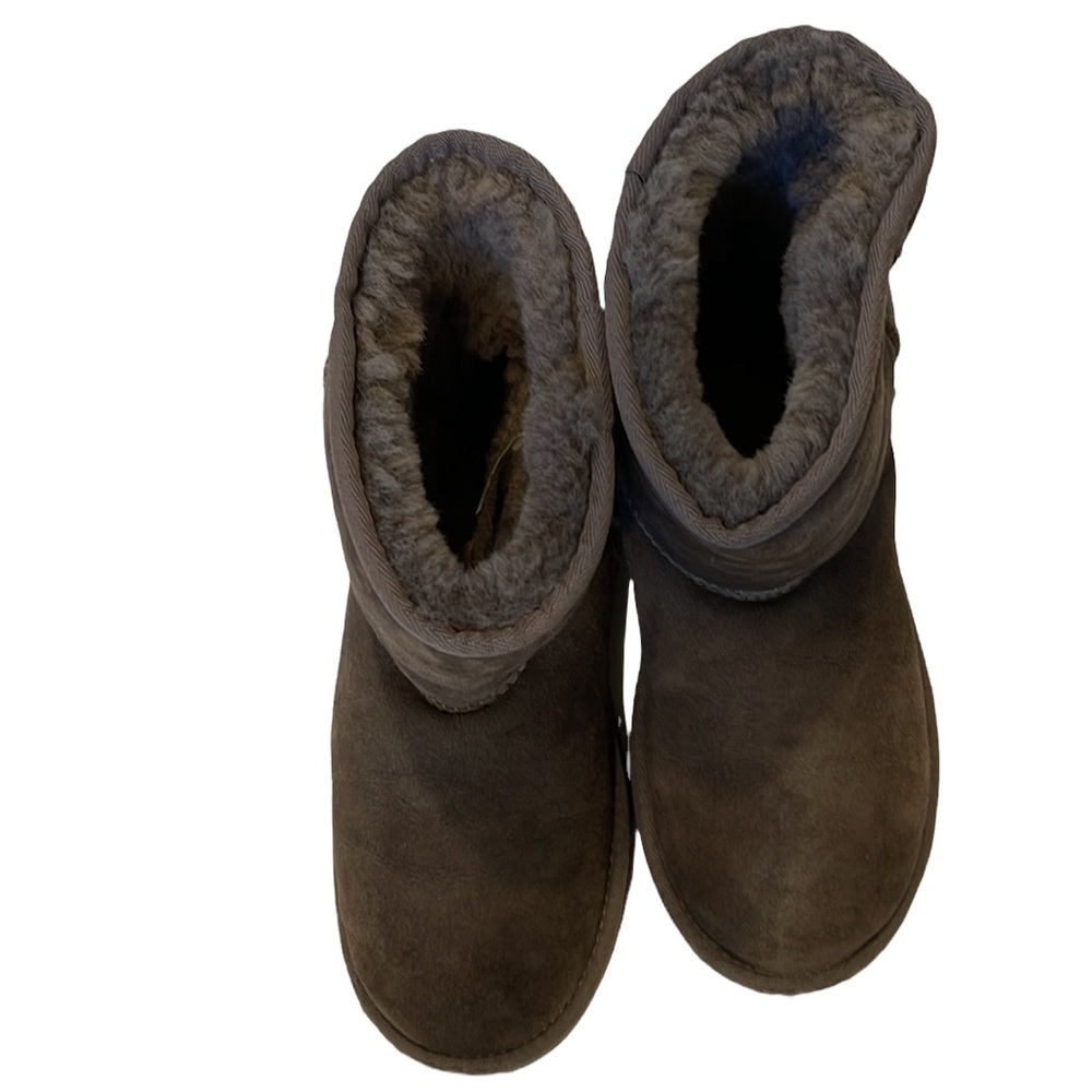 UGG Classic Short Boot - Picture 4 of 8